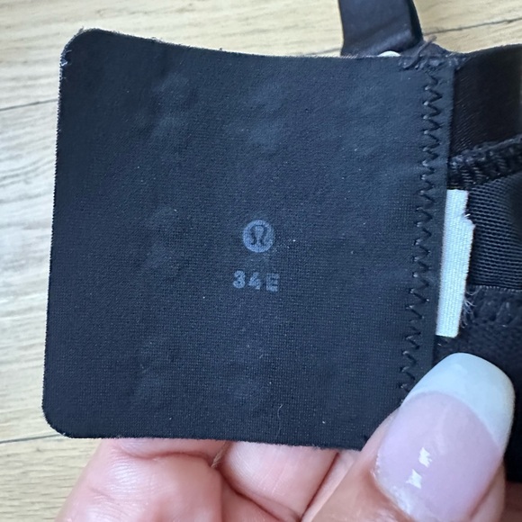 Lululemon Run Times Bra in Black - Picture 6 of 6